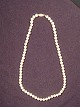 Perle kæde.
6 mm 
Ferskvands 
perler 
monteret med 
14k Guldlås.'
Længde: 48 cm.
kontakt for 
pris
