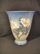 Stor vase. med 
Blomstermotiv
Bing & 
Grøndahl.
B&G nr. 
8607-411
Højde: 29 cm
Diameter: 24,5 
...