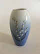 Bing & Grøndahl 
Art Nouveau 
Vase 
Liljekonval No 
57/251. Måler 
18 cm og er i 
god stand.