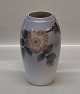 Bing & Grøndahl 
B&G 7904-251 
Vase med blomst 
19 cm
 I fin og hel 
stand. 

