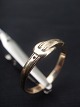 Ring udformet 
som Bælte.
Guld 8k HS HS.
Ringstørrelse: 
 49 Diameter: 
17,7 mm
Kontakt for 
pris.