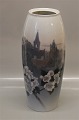 Bing & Grøndahl 
B&G 4126-19 
Vase med kirke 
og 
frugtblomster i 
forgrunden 40,5 
cm 2 .Signeret 
KK  ...