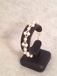 Perle armbånd 
Med 6 mm 
Saltvands  
perler.
Sølv 925 s
Længde: 20 cm.
pris kr. 
1850,-
