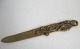 Fransk 
papirkniv i 
bronze, 19. 
årh. Dekoreret 
med brombær og 
bladværk. L.: 
25 cm. 
Stemplet.: E. 
...