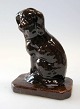 Spareb&oslash;sse 
i ler, Bornhom, 
19. &aring;rh. 
I form af 
siddende 
puddelhund. 
Brunglasret ...