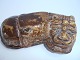 Løveskulptur af 
keramik m. brun 
glasur, Kina 
ca. 1880.
17cm. lang og 
9cm. bred.