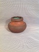 Lille sød vase 
med indvendig 
grøn glasur. 
kan træffes på 
Telefon 
86983424
