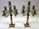 Par franske 5 
armede 
kandelabre, o. 
1900. Fliget 
fod i bronze 
med porcelæns 
stamme; bemalet 
og ...