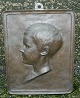 Relief af dreng 
på platte lavet 
af bronze. 
Udført i 1904 
af 
billedhuggeren 
Johan ...