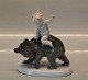 Tysk 
porcelænsfigur 
Metzler Ortloff 
figure Dreng på 
bjørn 14 x 13 
cm
