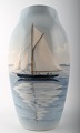 Tidlig B&G, 
Bing & Grøndahl 
porcelænsvase 
med sejlskib.
Nummer 
8552-243 samt 
RL.
Cirka ...
