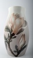 Tidlig B&G, 
Bing & Grøndahl 
porcelænsvase 
med blomster.
Nummer 
7912-247 samt 
kunstner ...