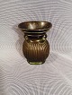 Just Andersen
Lille vase
Design nummer 
D2286
Højde 8,5 cm 
Bredde 6,5 cm 
Dybde 5 cm