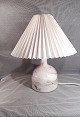 Holmegård 
bordlampe
art. 
Symmetrisk.
Opal glas med 
grå dekoration
Højde: 29 cm 
med ...