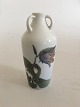 Bing & Grøndahl 
Art Nouveau 
Vase med 3 
håndtag No 
116/21. Måler 
16cm og er i 
perfekt stand.