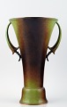 Ystad Metall, 
Art deco vase 
med to hanke i 
bronze.
Svensk design.
Måler 16 x 25 
cm.
I perfekt ...