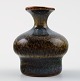 Stig Lindberg 
(1916-1982), 
Gustavsberg 
Studio hand, 
keramik 
miniature vase. 

Flot ...