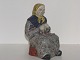 Michael 
Andersen 
keramik fra 
Bornholm.
Figur af 
siddende dame.
Dekorationsnummer 
...