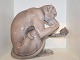 Kæmpe Bing & 
Grøndahl figur, 
abe siddende 
med skildpadde 
- kaldet 
"Filosoffen".
Designet af 
...