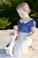 B&G figur 
porcelæn. B&G 
pige med hund, 
nr. 2316. Højde 
13 cm. 1. 
Sortering, fin 
hel stand. 
Kunster :