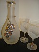 Unika karaffel 
m. prop og 2 
glas med 
dekoration af 
Sterling sølv 
og indlagt rav. 
Designermærke 
...