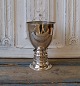 Smuk 
hammerslået 
skønvirke pokal 
vase med 
perlekant. 
Stemplet de 
tre tårne 1920
Højde 20cm. 
...