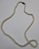 Ægte Perle 
kæde, 20. årh. 
L: 56 cm. Med 
messing lås.
