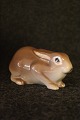 Bing & Grøndahl 
porcelæns figur 
af kanin.
Højde : 5,5cm. 
Længde : 13cm. 
1.sort. 
Dekorations 
...