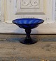 1800tls 
sukkerfad af 
blåt glas, 
optisk kumme 
med klippet 
rand på omvendt 
...