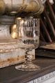 Fint gammelt 
Fransk souvenir 
vin glas med 
graveret skrift
"Amitie" ( 
Venskab )
 H:14cm. 
dia.:7cm.