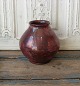 Reistrup for 
Kähler vase i 
okseblods 
glasur - luster 
glasur.
Fremstår med 
en lille gammel 
...