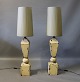 Høje bordlamper 
af bemalet 
metal samt grå 
skærme. 
Lamperne er fra 
omkring 
1960erne.
H - 105 cm ...