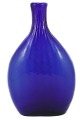 Holmegaard 
Glasværk. 
Holmegaard; 
Lommeflaske af 
blåt glas, 
optisk stribet, 
fastblæst. 
Korpus ...