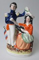 Staffordshire 
figur af ungt 
par, ca. 
1830-1840, 
England. 
Polykrom 
dekoration. 
Højde.: 18,6 
...