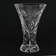 Vase i klar 
slebet glas. 
Højde 21 cm. 
Diameter 14 cm. 
Vægt 1,5 kg. 
Pris: 200 kr.