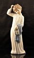 Nao figur , 
Made in Spain. 
Dreng i 
natskjorte med 
håndklæde og 
sutsko
Figuren måler 
H.: 27cm ...