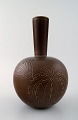 Aluminia 
fajance vase, 
brun glasur. 
Ca. 1940´erne.
Måler 24 x 15 
cm. 
I perfekt 
stand. 
1. ...
