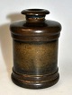 Messing 
cylinder med 
låg - antagelig 
garn nøgle, 20. 
årh. Danmark. 
Patineret. 
Højde.: 10,8 
cm. 