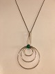 sølv vedhæng 
med grøn jade
Diameter: 5 
cm. Højde med 
økse: 9 cm.
kæde længde: 
45 cm.
Jade: ø ...