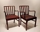 Disse armstole 
udstråler 
tidløs elegance 
og raffinement, 
med deres 
konstruktion i 
mahognitræ og 
...