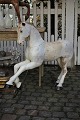 Stor dekorativ 
Svensk 1800 
tals hest i 
udskåret træ.
Hesten har 
glas øjne , 
læder øre , 
hale i ...