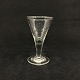 Højde 9,8 cm.
Holmegaards 
første bevarede 
katalog er fra 
1853, hvori 
dette glas 
optræder. ...