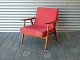 Vi køber 
Lænestol i 
teaktræ med 
røde hynder 
model GE 270
Design af Hans 
J. Wegner
Produceret ...