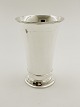 Anton Michelsen 
tretårnet sølv 
vase H. 21,5 
cm. V. 654 gr.  
          Nr. 
365835
