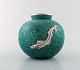 Wilhelm Kåge, 
Gustavsberg, 
kuglerund 
hånddrejet art 
deco vase i 
keramik 
dekoreret med 
fisk i ...