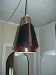 Jo Hammerborg.
Loftslampe 
Pendel af 
kobber og 
sortlakeret 
metal.
Højde: 34 cm.
kontakt ...