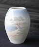 Lyngby 
Porcelæn, vase 
126/76, 1. 
sortering. 
Vasen er 
håndmalet, 
dekorationen er 
et, enkelt, 
træ, ...