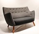 Poet Rime sofa, 
model FJ4100, 
designet af 
Finn Juhl i 
1941 og 
fremstillet af 
Onecollection. 
...