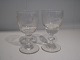 Holmegaard, 2 
små hedvinsglas 
med 
egeløvsdekoration, 
7 flige i blad, 
2 agern, knap 
på stilk. ...