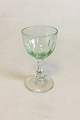 Holmegaard 
Derby 
Hvidvinsglas 
med grøn cuppa. 
Måler 12 cm